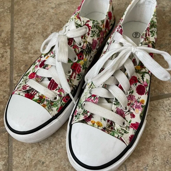 Floral Canvas Sneakers - Picture 4 of 4